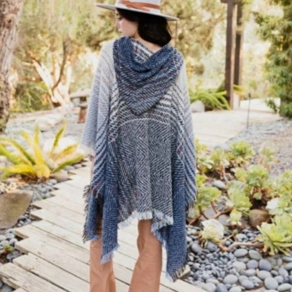 Hooded Poncho w/Herringbone Tweed 🧶Knit Design - Picture 2 of 4